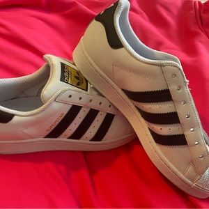 Women’s Adidas Superstar shoes like new size 9